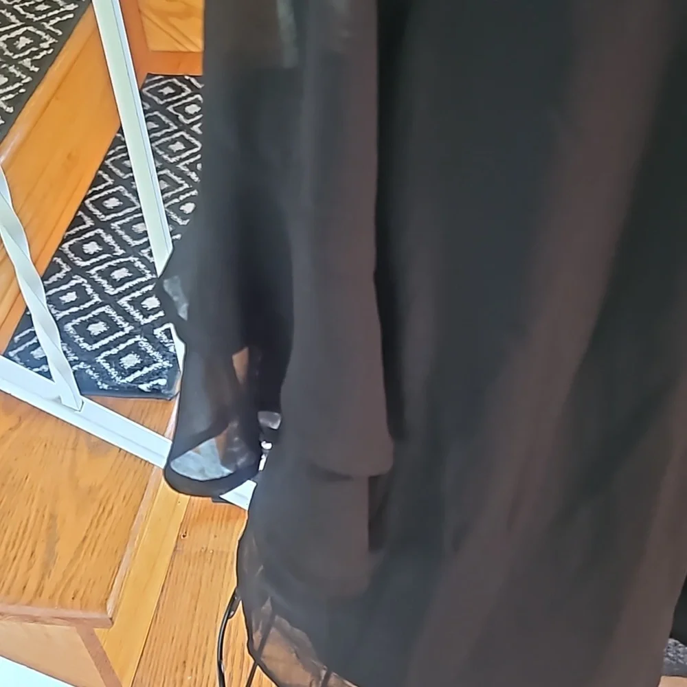 👚MONTEAU BLACK TOP👚 - Picture 3 of 9